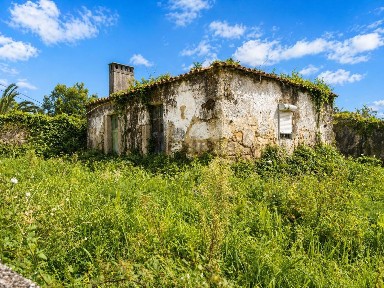 Casa de aldeia à venda na Rua Marções