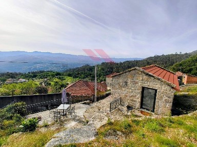 Moradia independente à venda em Soajo