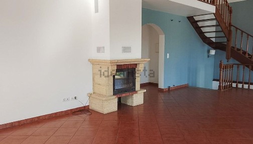 Moradia geminada à venda em Vila Nova de Anha