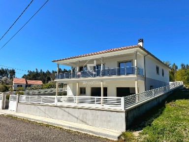 Moradia independente à venda em Ferreira