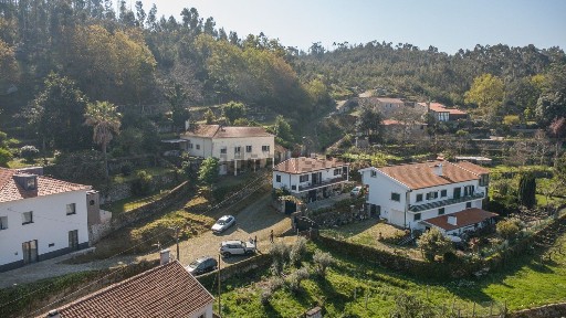 Moradia independente à venda em Lugar do Couto