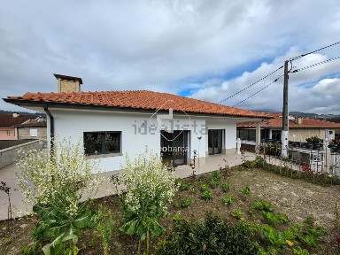 Casa ou moradia à venda em Vila Nova de Muia