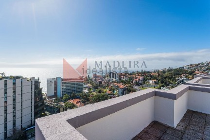 Apartamento T3 à venda na Rua Tenente Coronel Sarmento