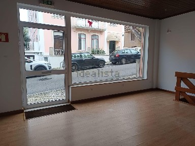 Arrendamento de espaço comercial na Rua Doutor António José de Almeida, 100