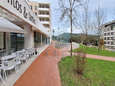 Arrendamento de espaço comercial na Rua Princesa Cindazunda