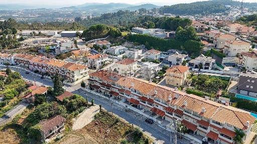 Moradia independente à venda em São Jorge (Selho)