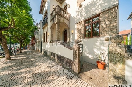 Moradia independente à venda na Rua dos Combatentes da Grande Guerra, 131