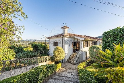 Moradia independente à venda em Santa Maria Oliveira