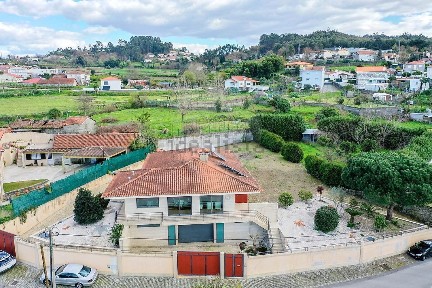 Moradia independente à venda em Tabuadelo