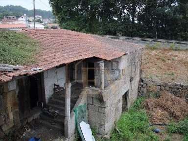 Moradia independente à venda em Lordelo