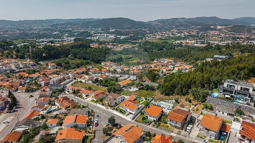 Moradia independente à venda em São Jorge (Selho)