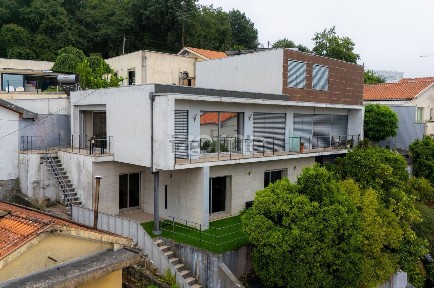 Moradia geminada à venda na Travessa da Calçada Padre José Fernandes Ribeiro, 322