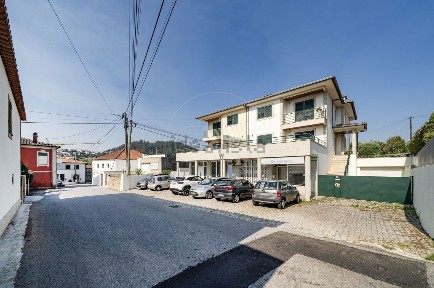 Moradia geminada à venda na Avenida Senhor dos Passos s/n