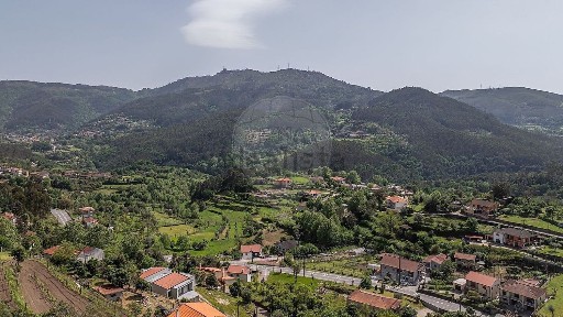 Moradia independente à venda em Lordelo s/n
