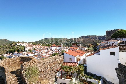 Casa de aldeia à venda na Rua Direita