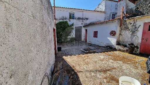 Moradia independente à venda em Santo António das Areias