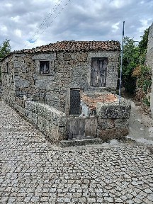 Moradia independente à venda em N226