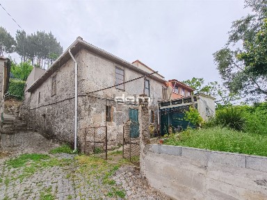 Moradia independente à venda em São Martinho das Moitas e Covas do Rio