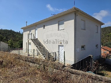 Moradia independente à venda em São Joaninho