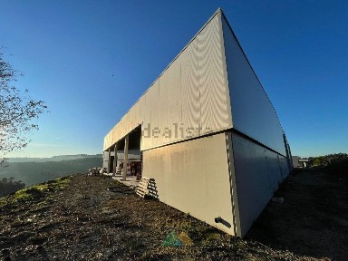 Arrendamento de espaço comercial em Fornelos e Queijada