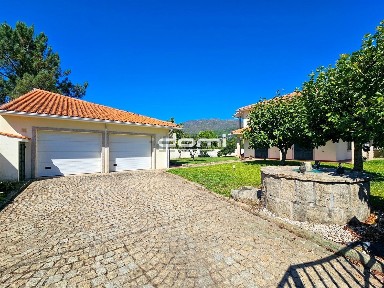Moradia geminada à venda em Carvalhais e Candal