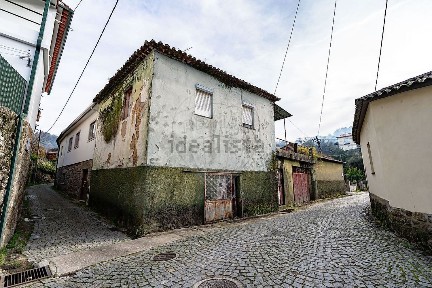 Moradia independente à venda em São Cipriano e Vil de Souto