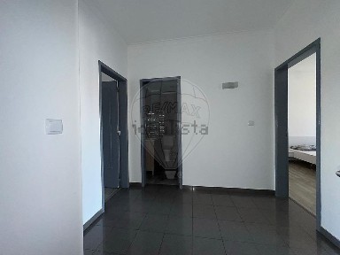 Arrendamento de apartamento T3 na Rua António Lucas