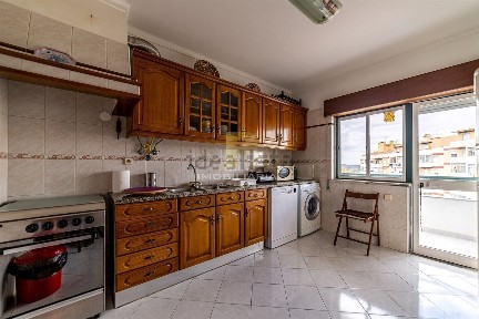 Arrendamento de apartamento T2 na Rua Alexandre Herculano, 149 a