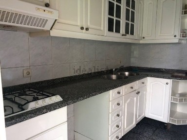 Arrendamento de apartamento T2 na Rua 14 Outubro, 1053