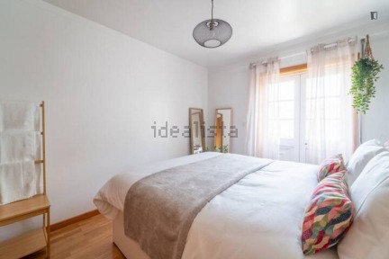 Arrendamento de apartamento T1 na Praça do Coronel Pacheco