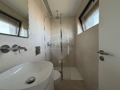 Arrendamento de apartamento T2 na Rua de Álvares Cabral, 93
