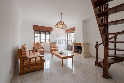 Apartamento T3 à venda na Travessa de St.ª Maria