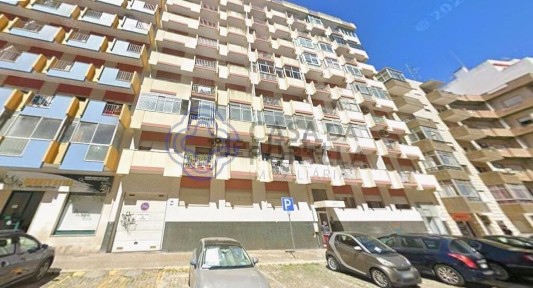 Apartamento T3 à venda na Avenida 25 de Abril s/n