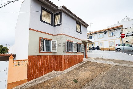 Apartamento T3 à venda na Rua Maria Teresa J. Duarte Dionísio