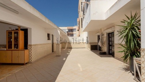 Apartamento T5 à venda em Três Bicos