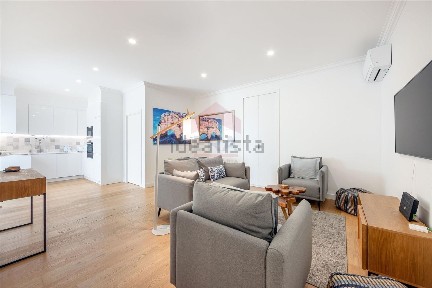Apartamento T2 à venda na Rua Doutor Sousa Martins, 64