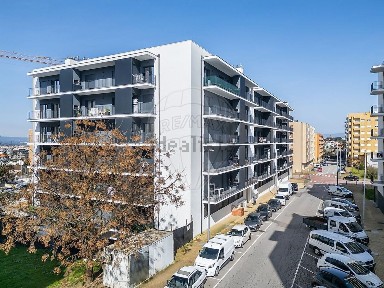 Apartamento T3 à venda na Rua Padre Freitas