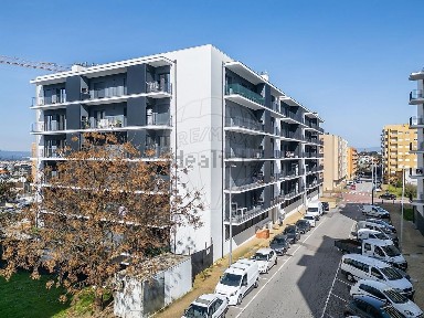 Apartamento T3 à venda na Rua Padre Freitas