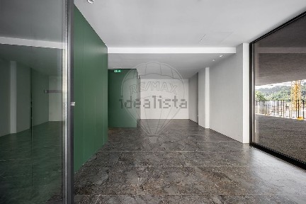 Apartamento T1 à venda na Rua Comendador Alberto Pimenta Machado