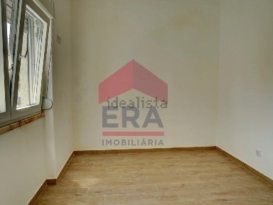 Apartamento T2 à venda na Rua 5 de Outubro