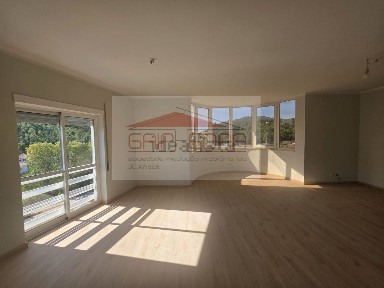 Apartamento T1 à venda na Rua Mariana Coelho Bernardo