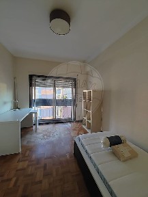 Apartamento T2 à venda na Rua da Constituição