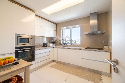 Apartamento T3 à venda na Rua José Monteiro da Costa
