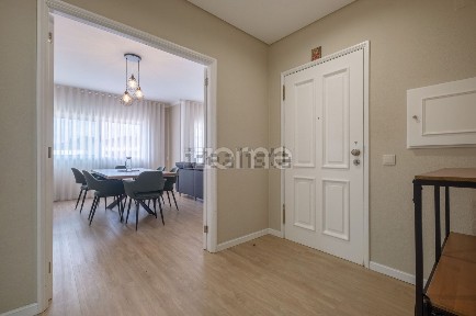 Apartamento T3 à venda na Avenida Carvalha, 628