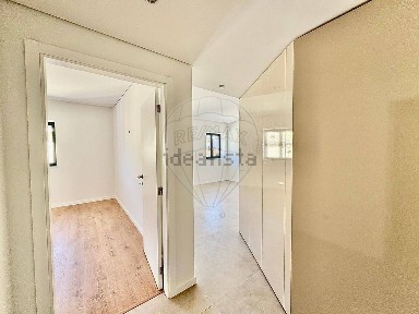 Apartamento T1 à venda na Rua do Monte dos Burgos