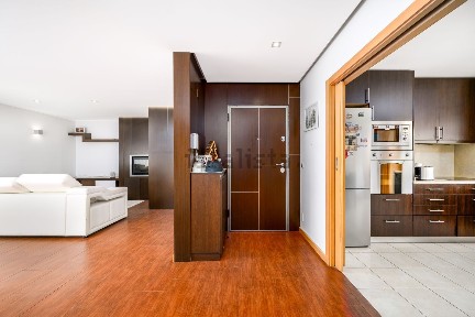 Apartamento T3 à venda na Rua Eduardo Joaquim Reis Figueira