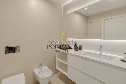 Apartamento T3 à venda na Alameda Jardins da Arrábida