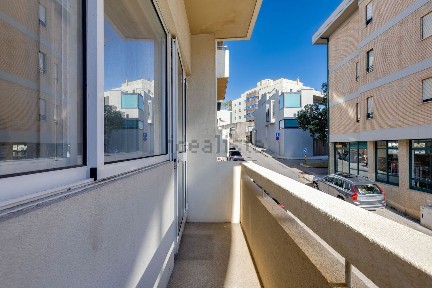 Apartamento T3 à venda na Rua Fonte da Luz, 194