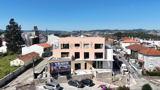 Apartamento T2 à venda na Rua Miguel Artur da Costa Santos, 174