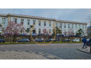 Apartamento T4 à venda em Júlio Dinis - Hospital Militar